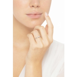 Bague solitaire en or blanc 18 carats avec diamants sur la monture 2