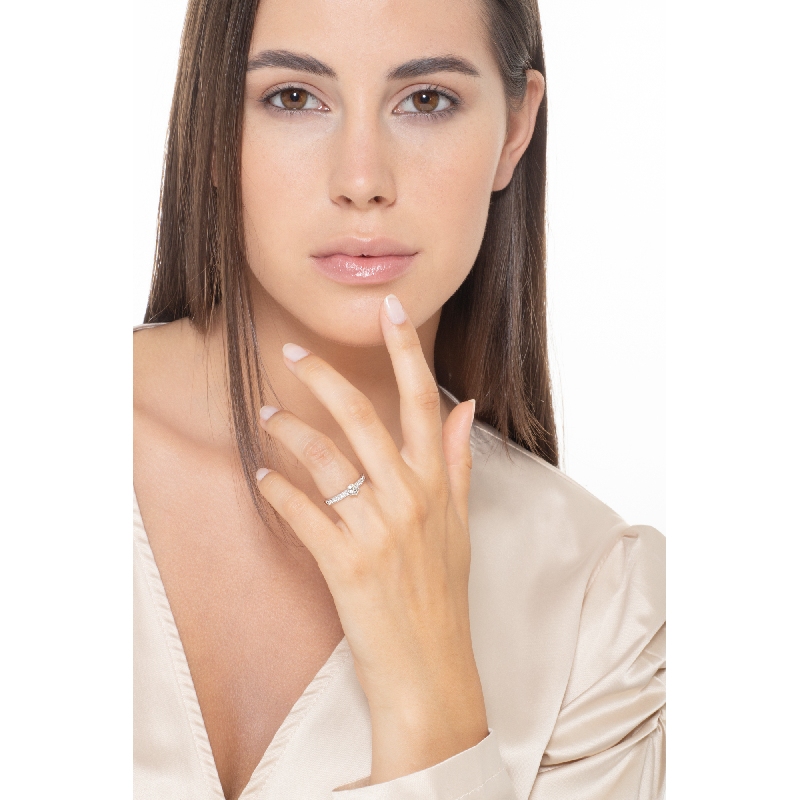 Bague solitaire en or blanc 18 carats et diamant central 0,50 ct