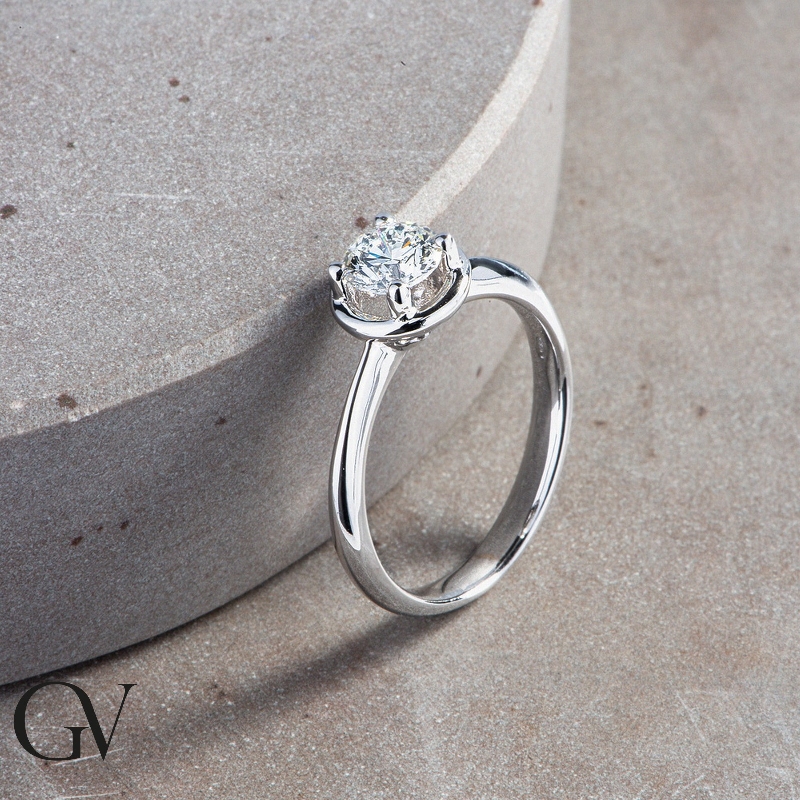 Bague solitaire or blanc 18k avec diamant taille brillante ct. 0,70