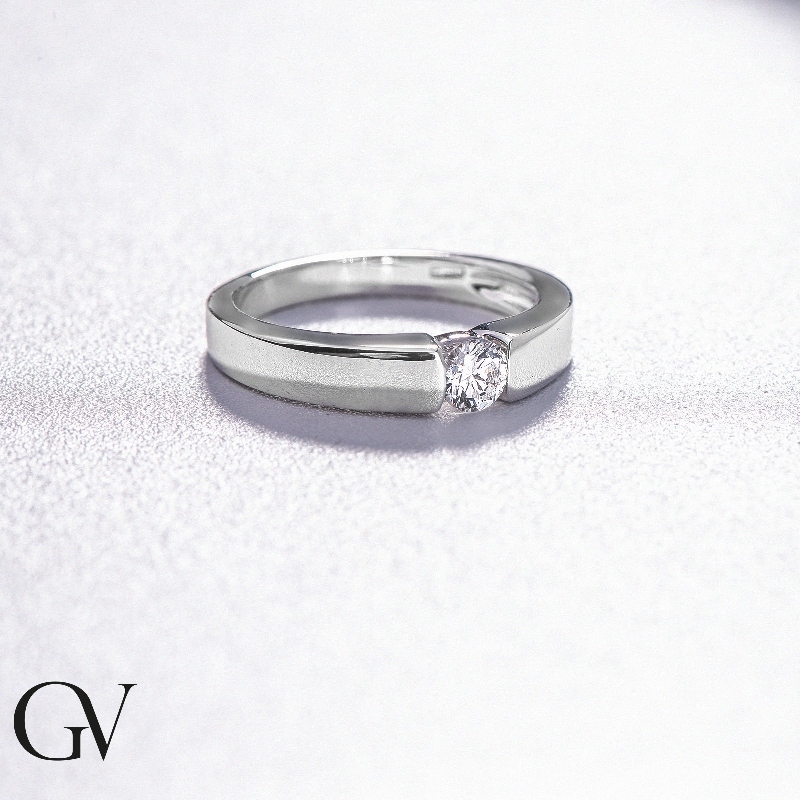 Bague solitaire moderne en or blanc 18k avec diamant 0,25ct