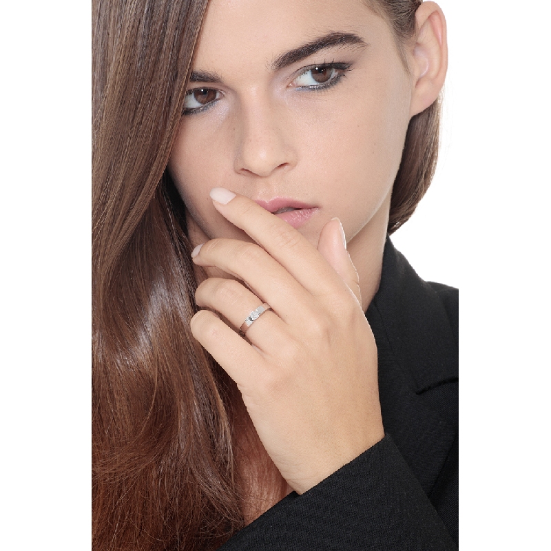 Bague solitaire moderne en or blanc 18k avec diamant 0,25ct