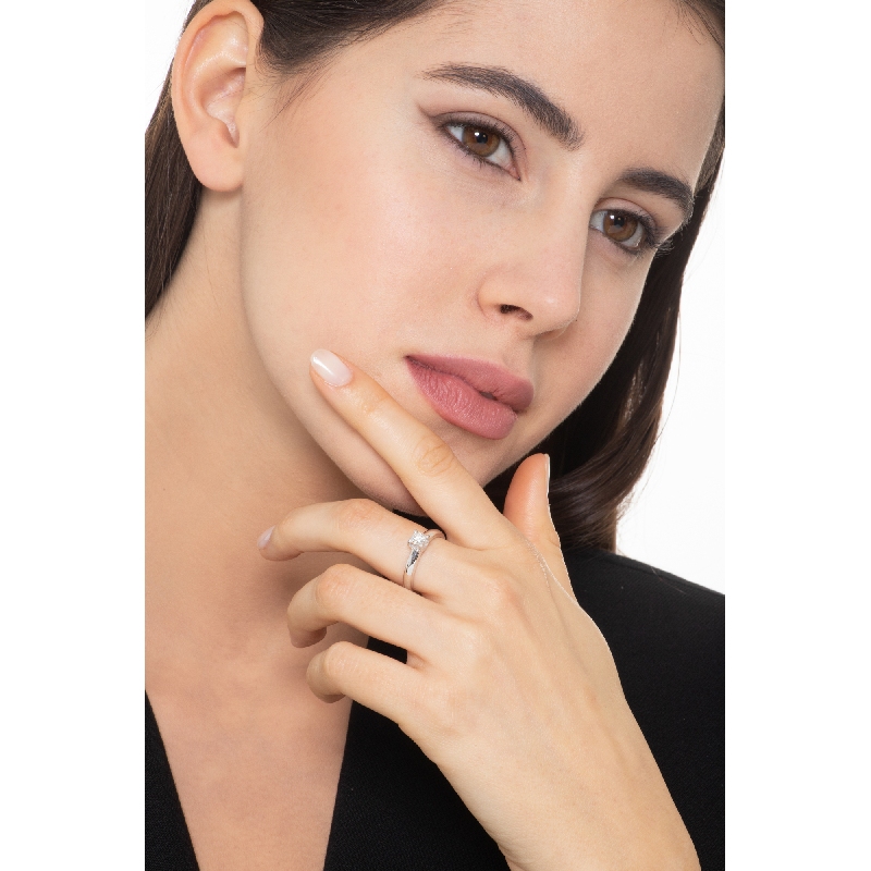 Bague solitaire or blanc 18k avec diamant 0,30 ct