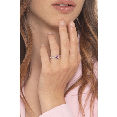 Bague en or blanc 18 carats avec une améthyste et 2 diamants 