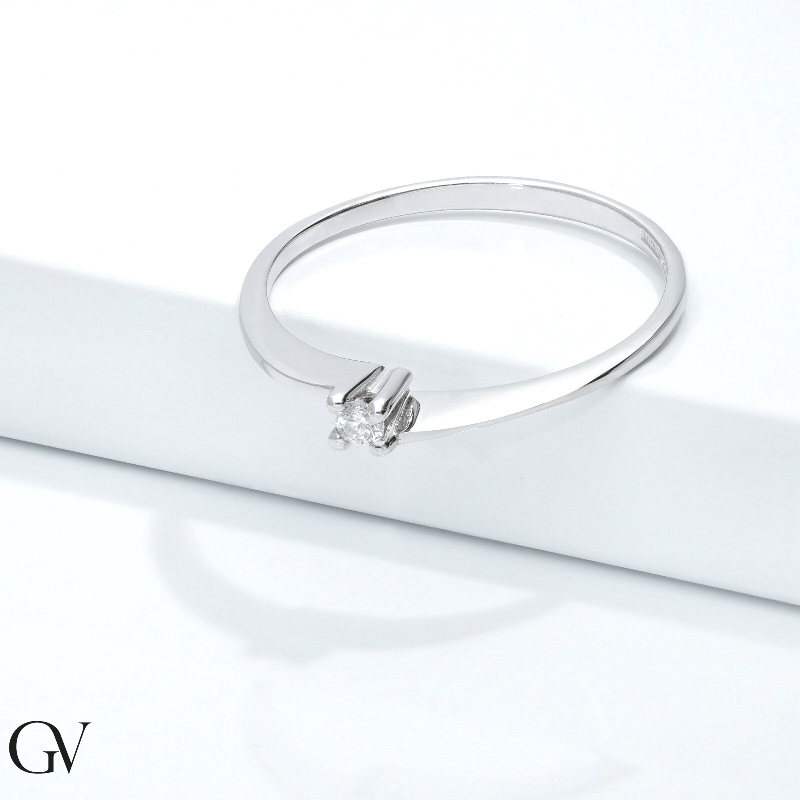 Bague solitaire en or blanc 18 carats avec diamant 0,04