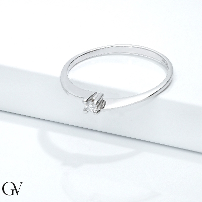 Bague solitaire en or blanc 18 carats avec diamant 0,04
