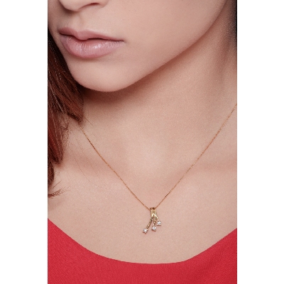 Collier en or jaune 18k avec pendentif trilogy en diamants
