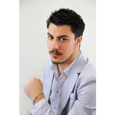 Bracelet en or blanc 18 carats avec croix en diamants noirs 