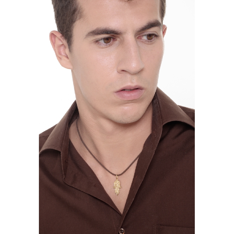Pendentif en or jaune 18k représente la main de Khamsa