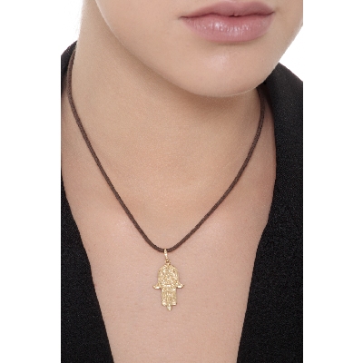 Pendentif en or jaune 18k représente la main de Khamsa
