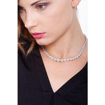 Collier illusion échelonné or blanc 18 carats avec diamants 