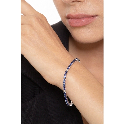 Bracelet tennis à fil en or blanc 18k avec saphirs bleus et diamants