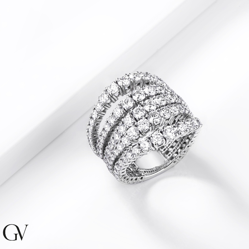 Bague style tennis en or blanc 18k à cinq rangées de diamants