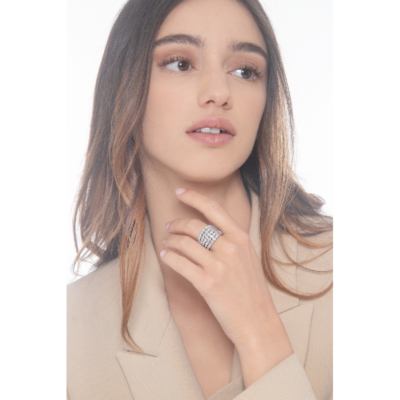 Bague style tennis en or blanc 18k à cinq rangées de diamants