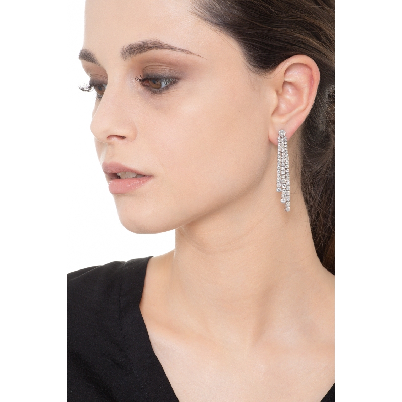 Boucles d'oreilles rivière à trois rangées en or blanc 18k et diamants