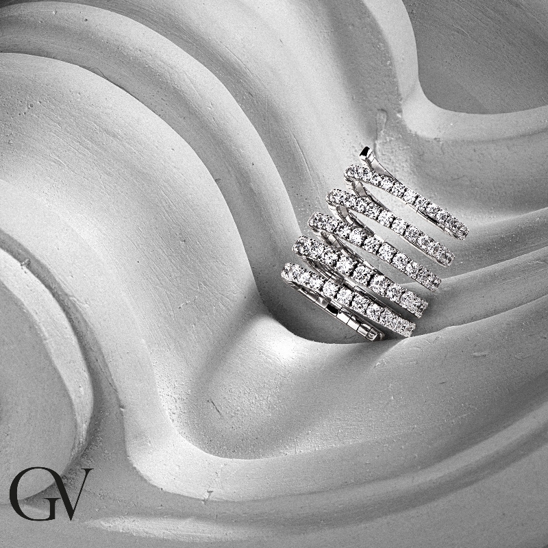 Bague design en or blanc 18k et diamants