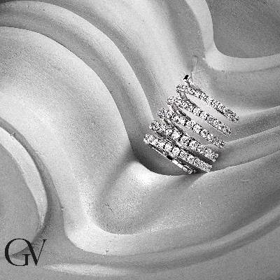 Bague design en or blanc 18k et diamants