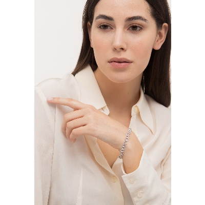 Bracelet femme design en or blanc 18k avec diamants 