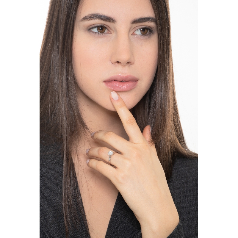 Bague solitaire en or blanc 18 carats avec diamant 1.00 ct