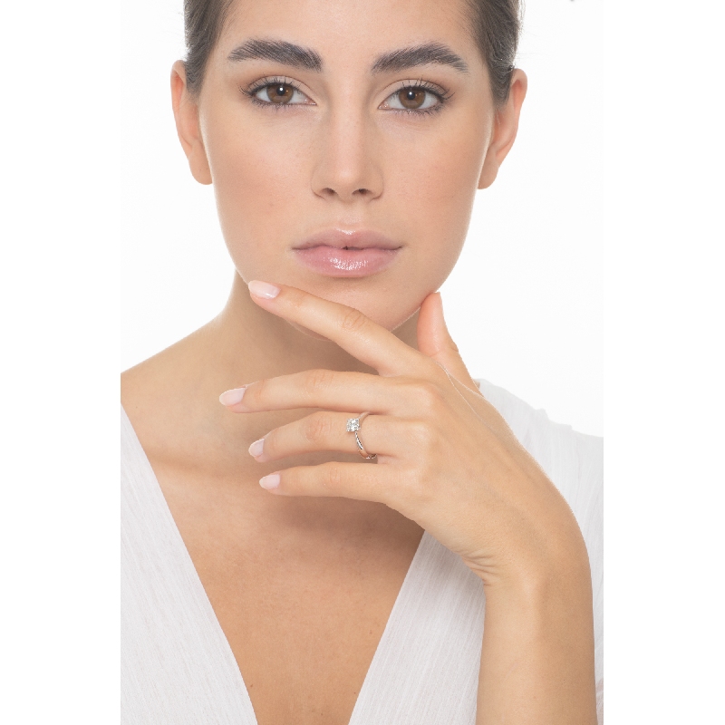 Bague solitaire diamant en or blanc 18 carats