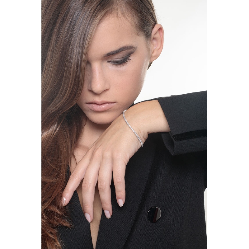 Bracelet tennis en or blanc 18k avec diamants total 0.90 ct