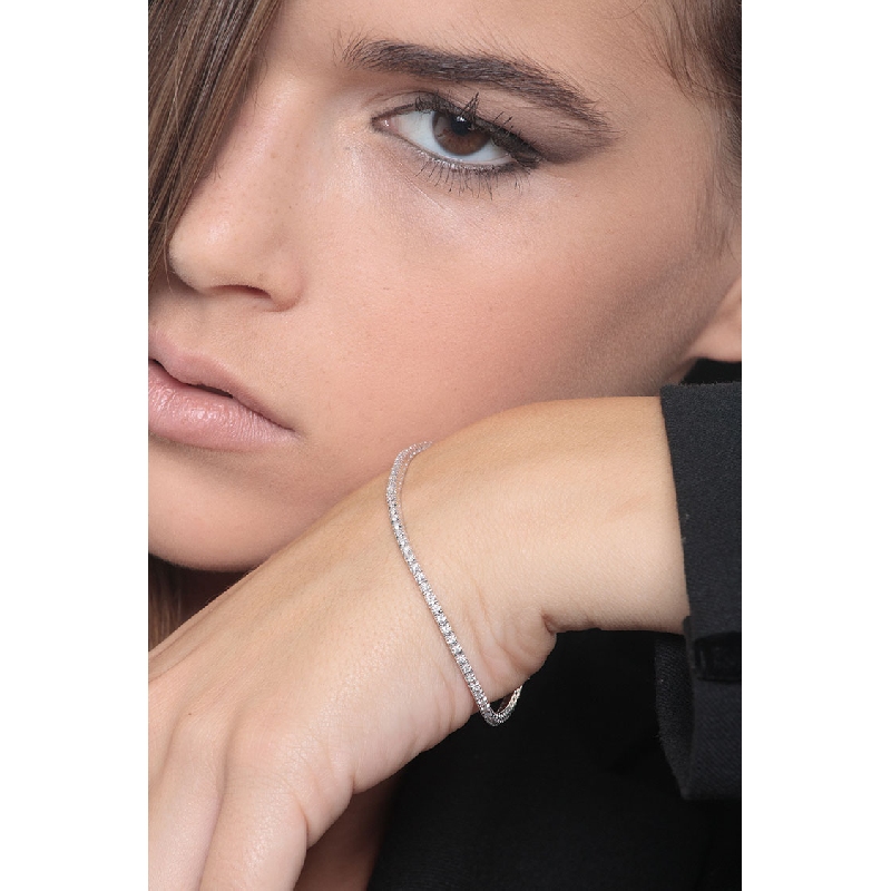 Bracelet tennis en or blanc 18k avec diamants total 0.90 ct