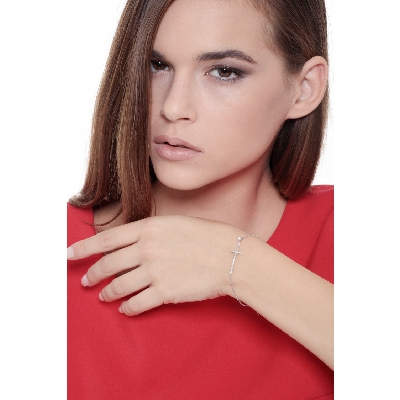 Bracelet avec croix en or blanc 18k et diamants blancs 15+3 cm