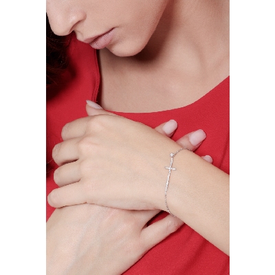 Bracelet avec croix en or blanc 18k et diamants blancs 15+3 cm