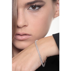Bracelet modèle tennis en or blanc 18k et diamants 2