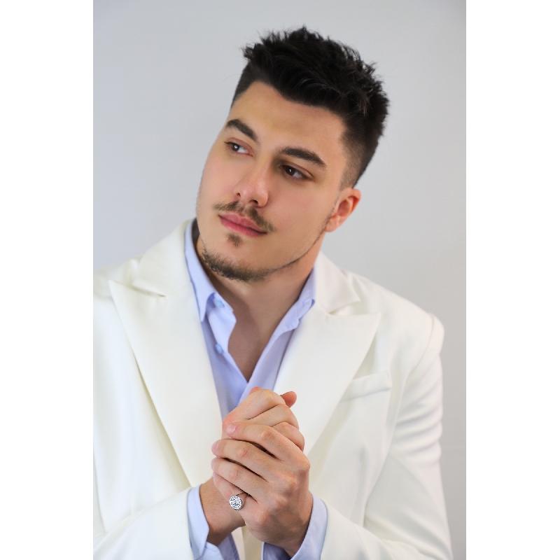 Chevalière ronde avec pavé de diamants et or blanc 18k homme