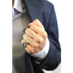 Bague pavé lettre R en or blanc 18ct diamants et saphirs bleus 2