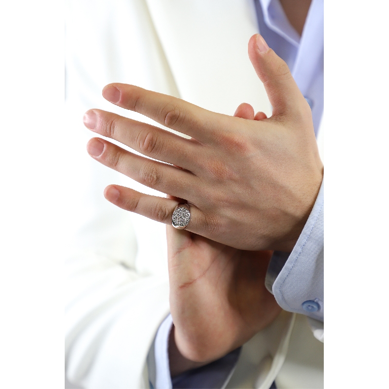 Chevalière homme ronde avec pavé diamants et or blanc 18k