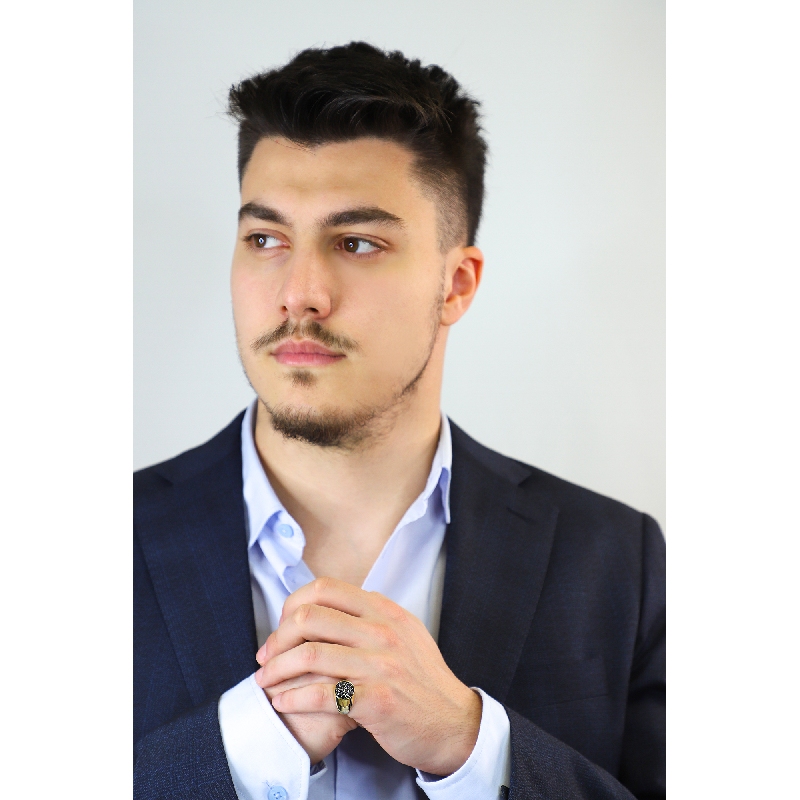 Bague homme pavé en or jaune 750 avec diamants noirs