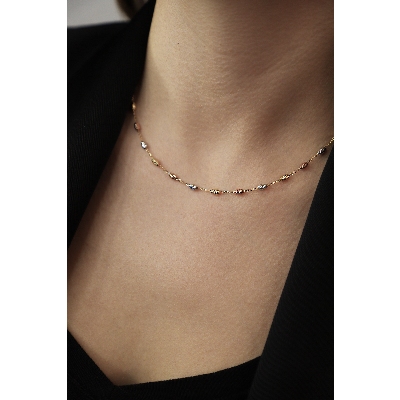 Collier en trois couleurs d'or 18k