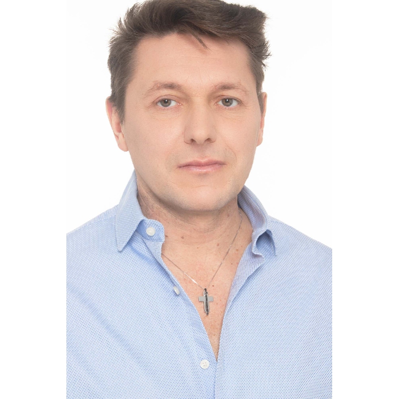 Collier avec croix pour homme en or blanc 18ct et diamants noirs