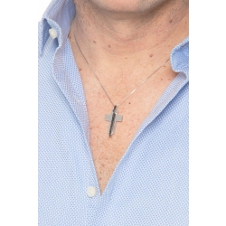 Collier avec croix pour homme en or blanc 18ct et diamants noirs 2