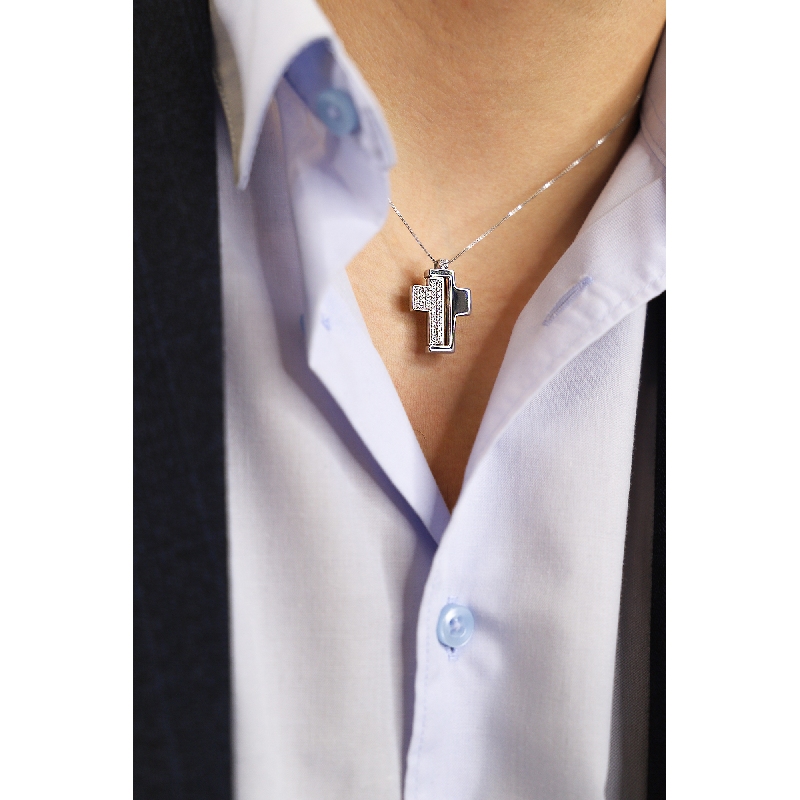 Collier homme en or blanc pendentif à croix avec diamants or blanc 18k