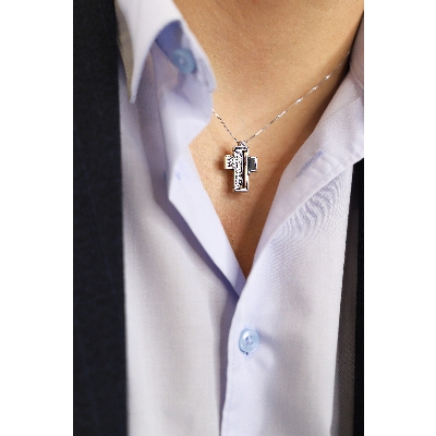Collier homme en or blanc pendentif à croix avec diamants or blanc 18k