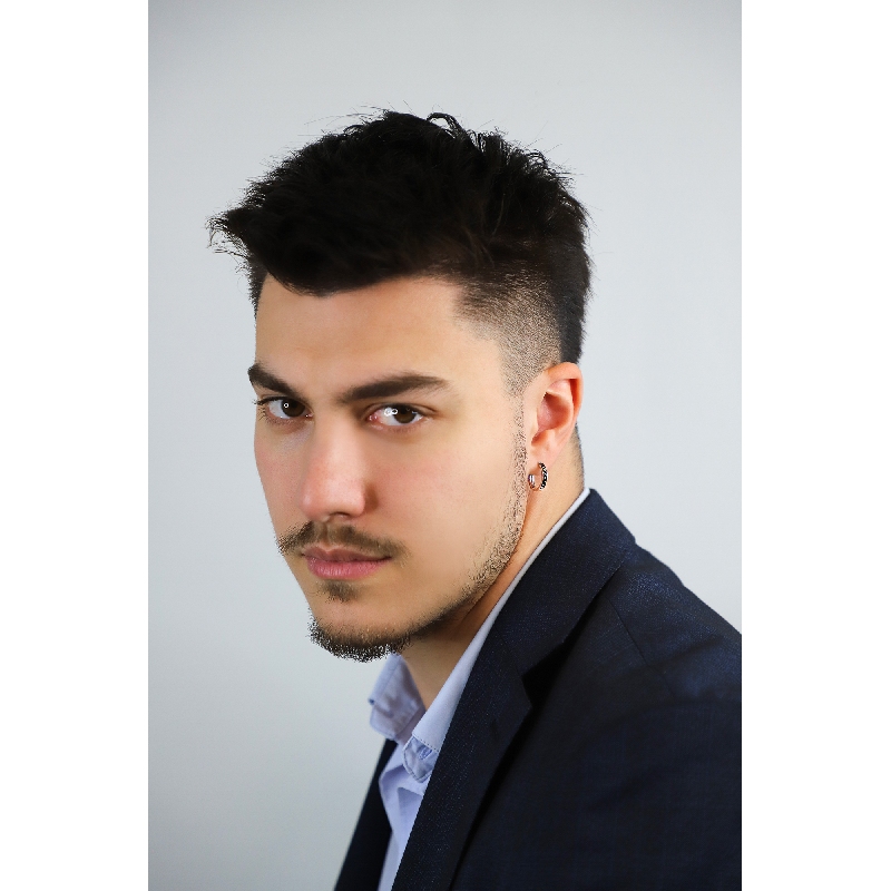 Créole unique en or blanc 18k avec diamants noirs