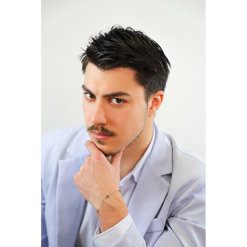 Bracelet en or blanc 18 carats avec des croix en diamants noirs