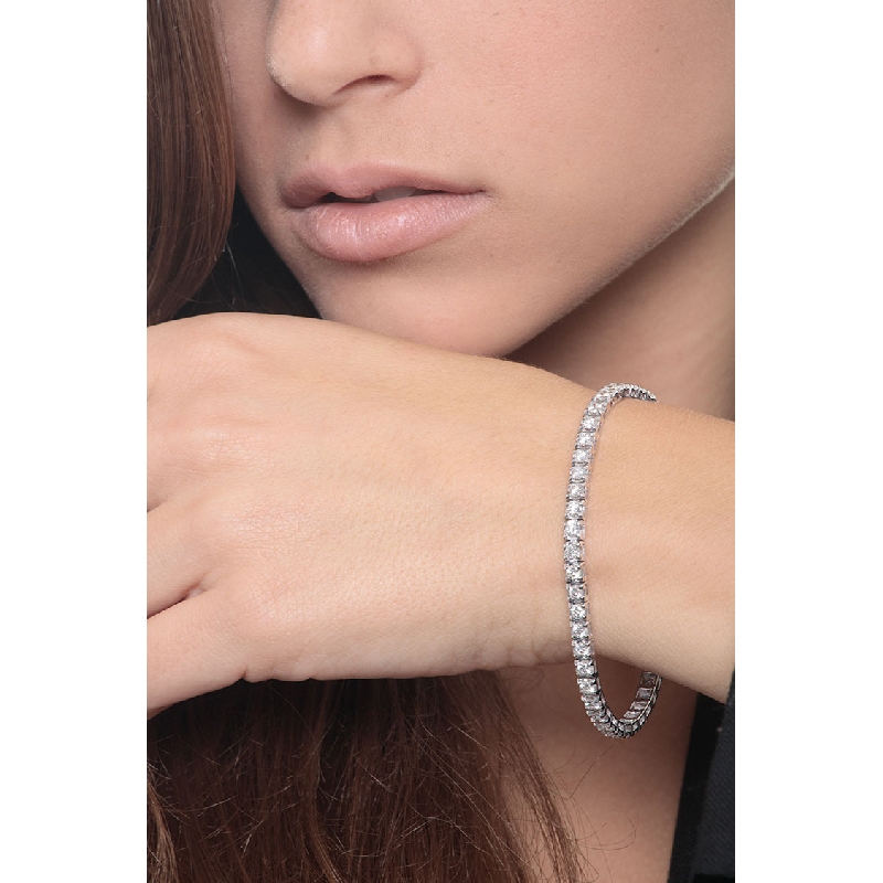 Tennis bracelet en or blanc 18k entouré de diamants