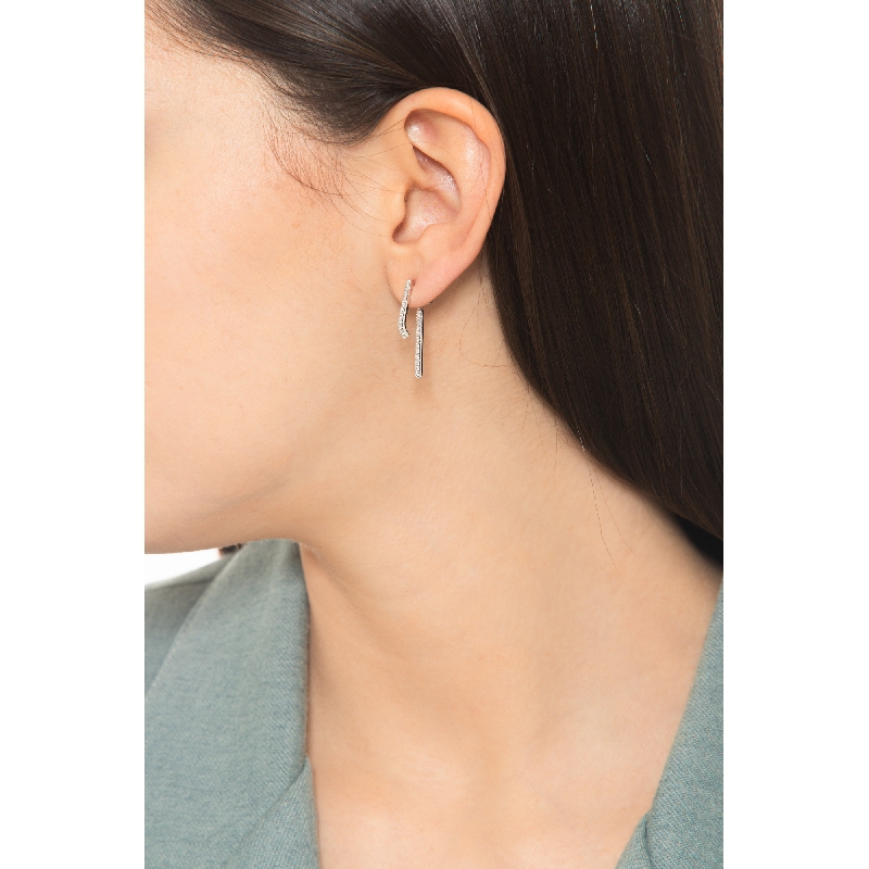 Boucles d’oreilles en or 18k avec trois rangées de diamants en cascade