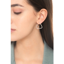 Boucles d'oreilles triangle en or blanc 18k serties de diamants  2