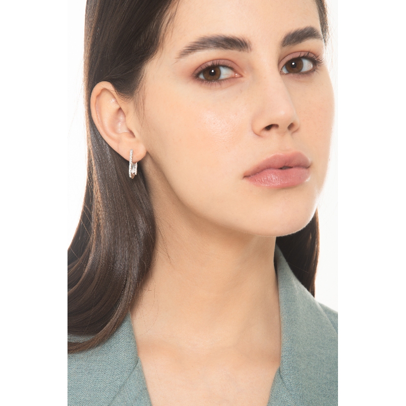 Boucles d'oreilles en or blanc 750 avec diamants design