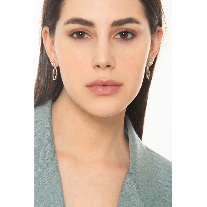 Boucles d’oreilles ovales en or blanc 18k avec diamants brillants