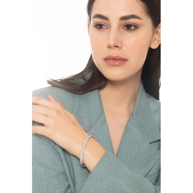 Bracelet rigide design en or blanc 18 carats avec diamants