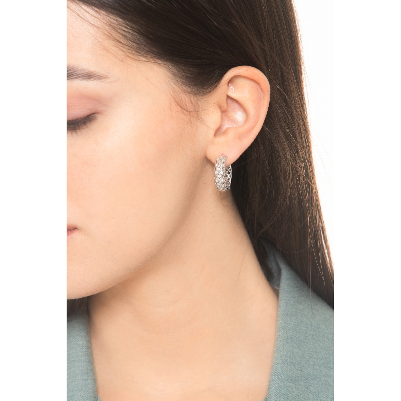 Creoles en or blanc 18k maille avec diamants