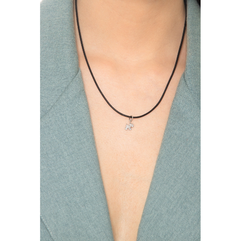 Pendentif chien en or blanc 18k avec zircones