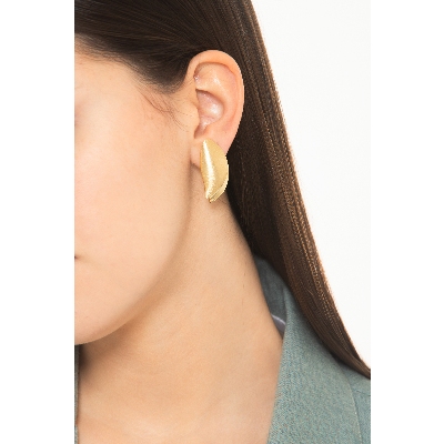 Boucles d'oreilles en forme de pétale satinée et brillante en or jaune 18k