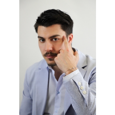 Bracelet avec croix en or blanc 18k et diamants blancs