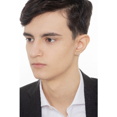 Mono boucle d'oreilleen or blanc 18k avec un diamant 0.15 CT